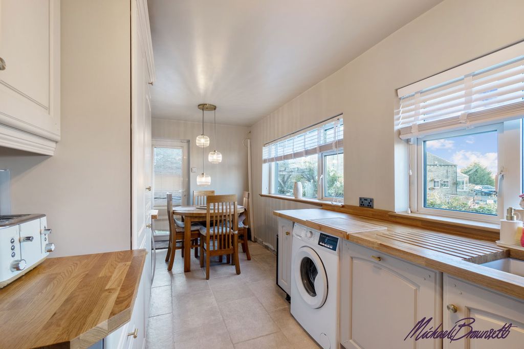 Property photo 3 of 33