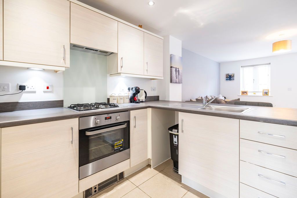 Property photo 3 of 21 Kitchen