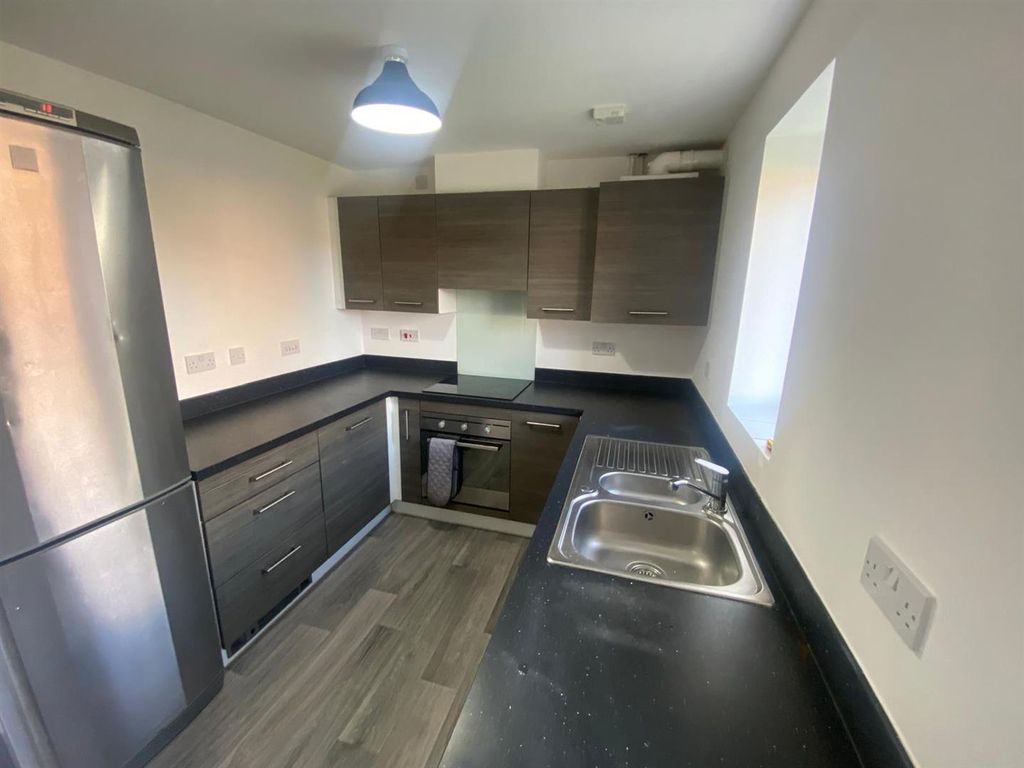 Property photo 3 of 19 Kitchen