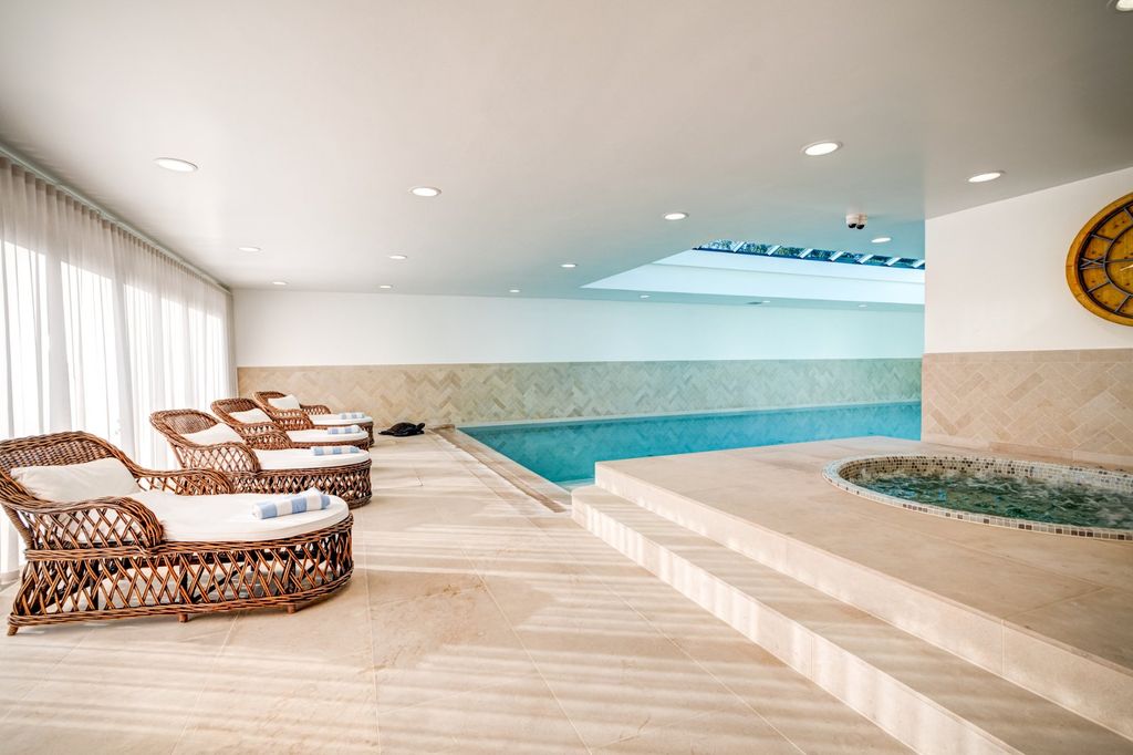 Property photo 3 of 32 Picture 3