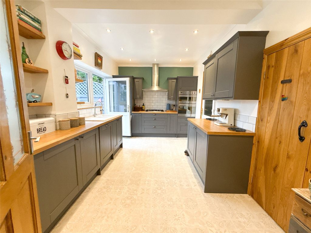 Property photo 3 of 32 Kitchen