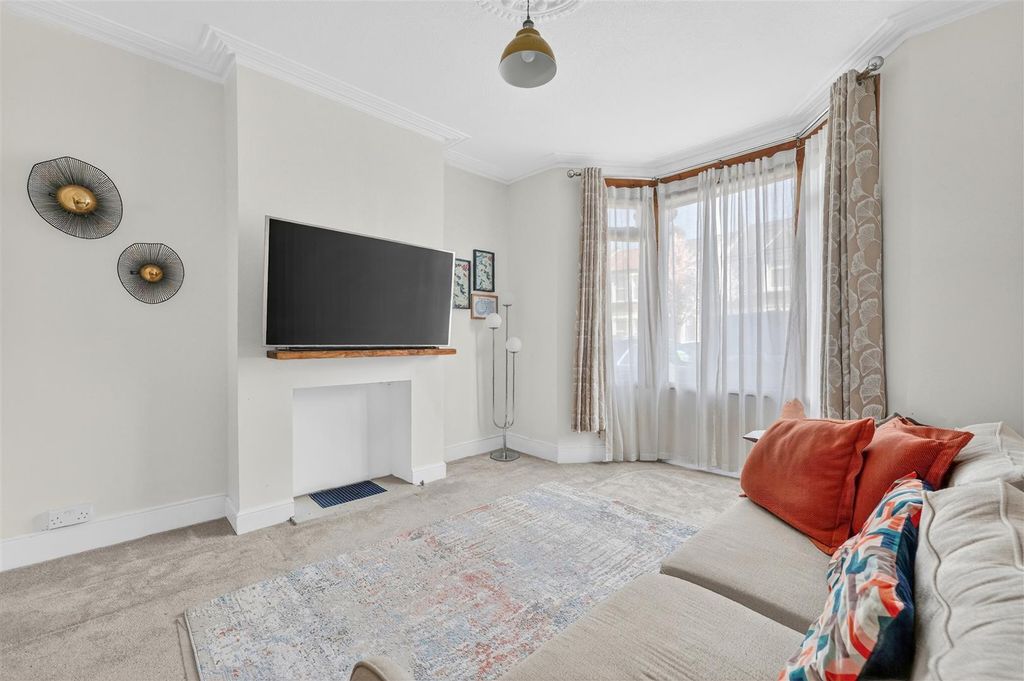 Property photo 3 of 22