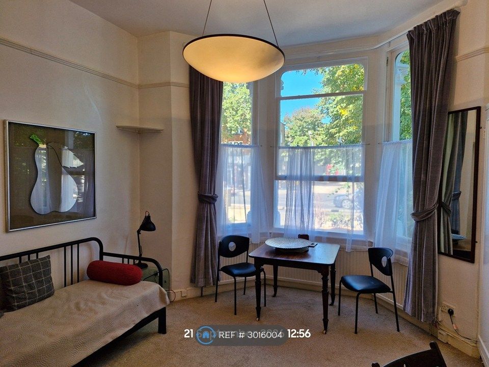 Property photo 3 of 9 Lovely Homely Base In Heart Of Chiswick