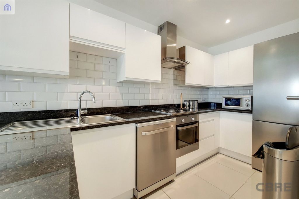 Property photo 2 of 15 Hutchings Wharf