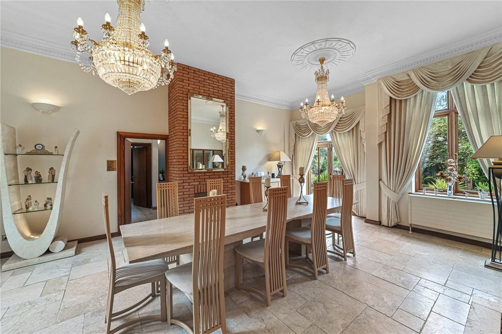 Property photo 2 of 46 Dining Room
