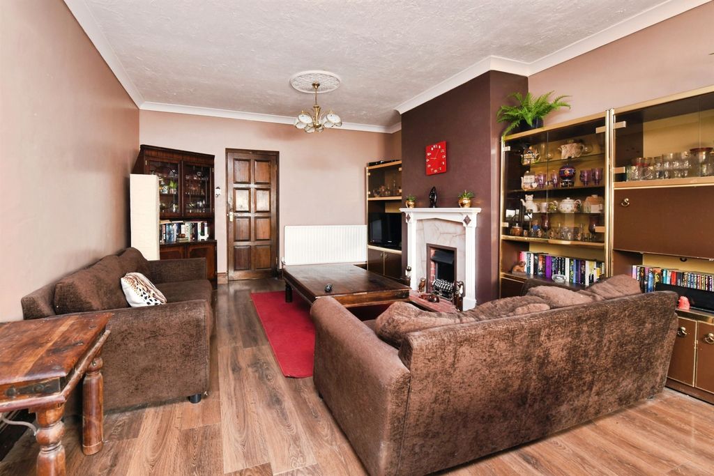 Property photo 2 of 20