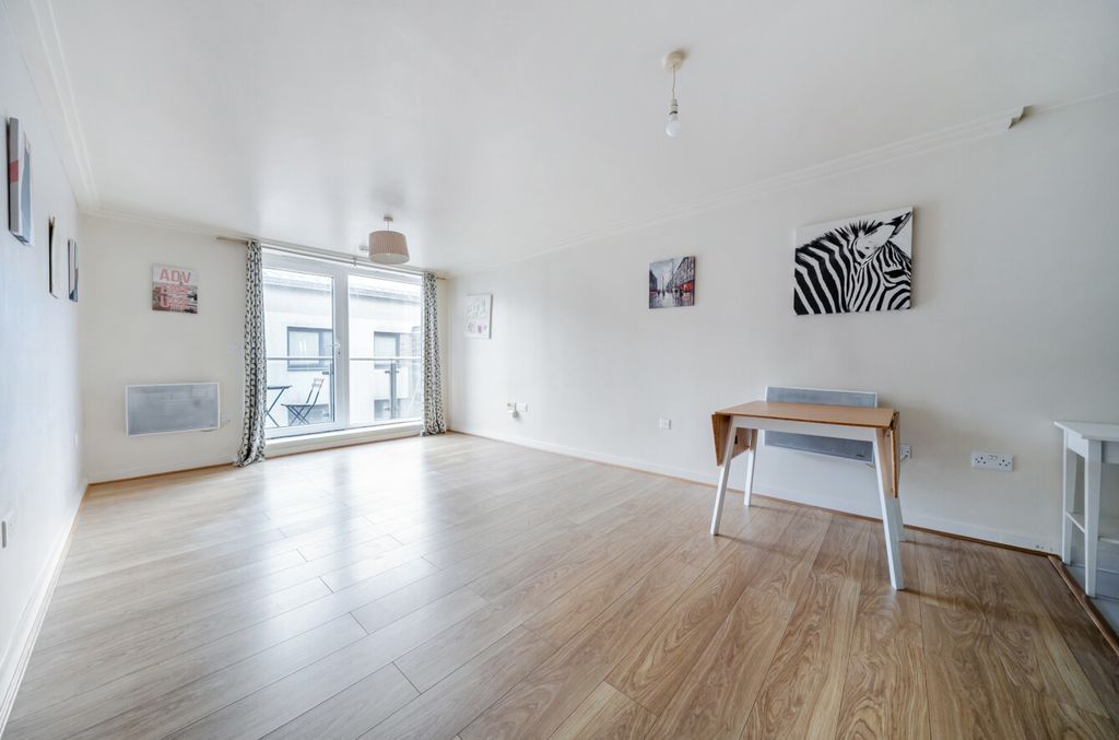 Property photo 3 of 17 Living Room