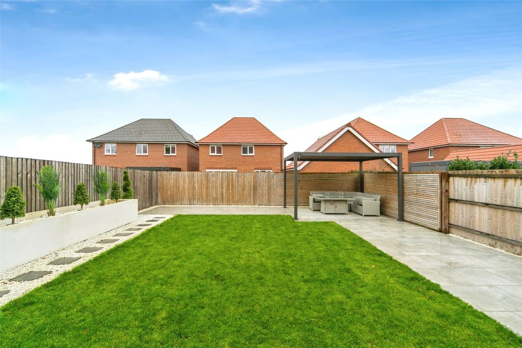 Property photo 2 of 17 Garden