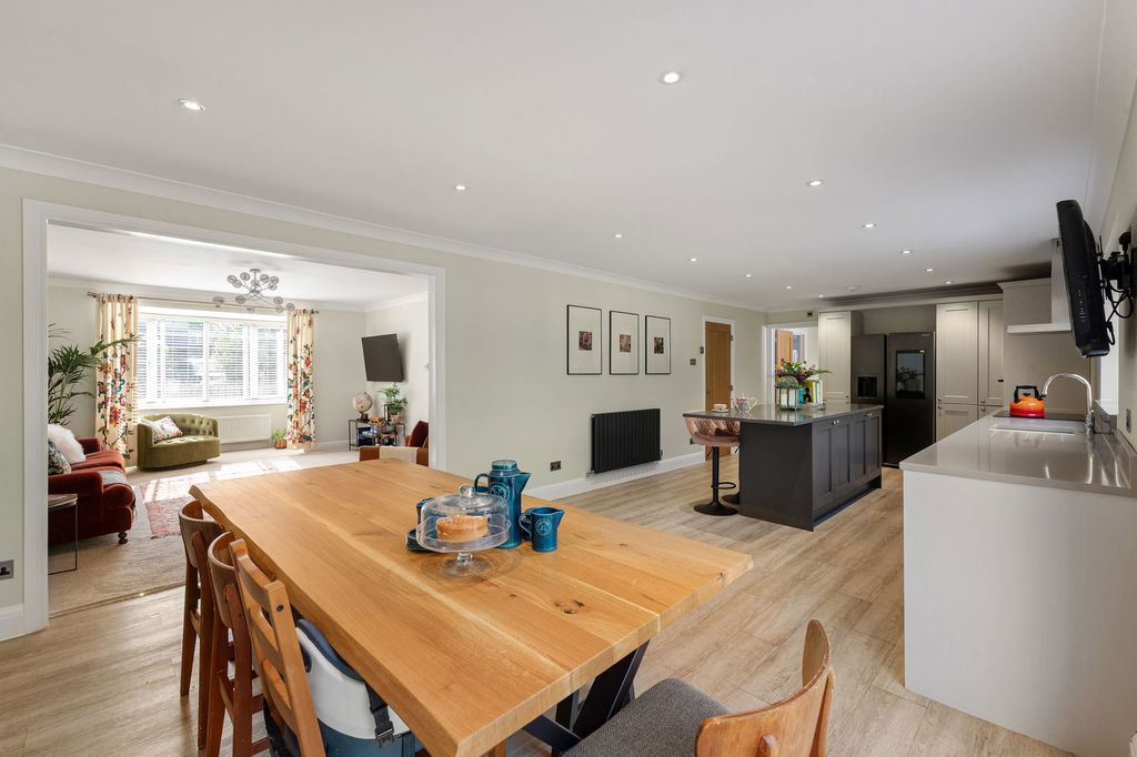 Property photo 3 of 28