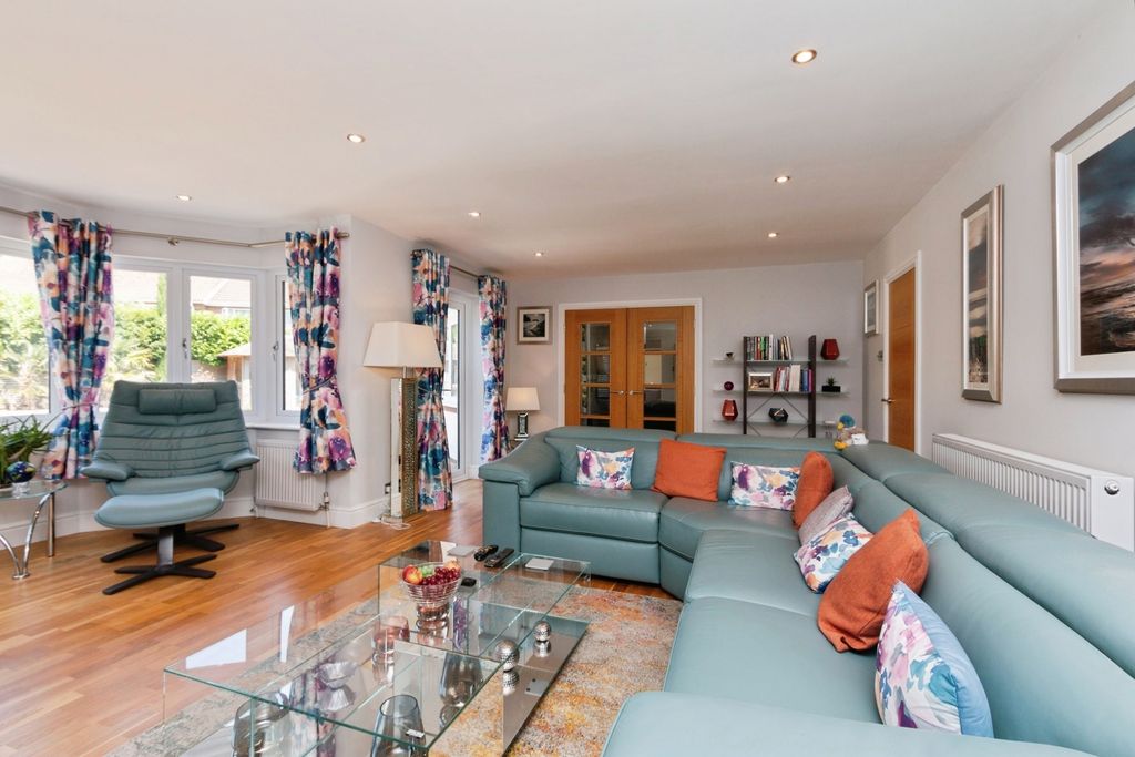 Property photo 3 of 20 Pbox-Img.Jpg