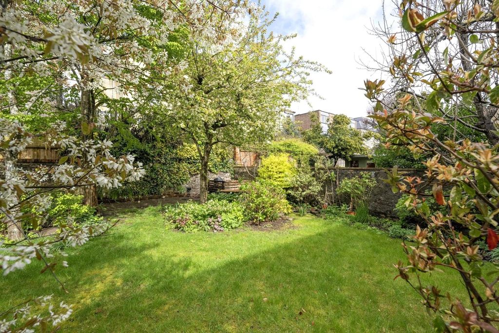 Property photo 2 of 15 Garden