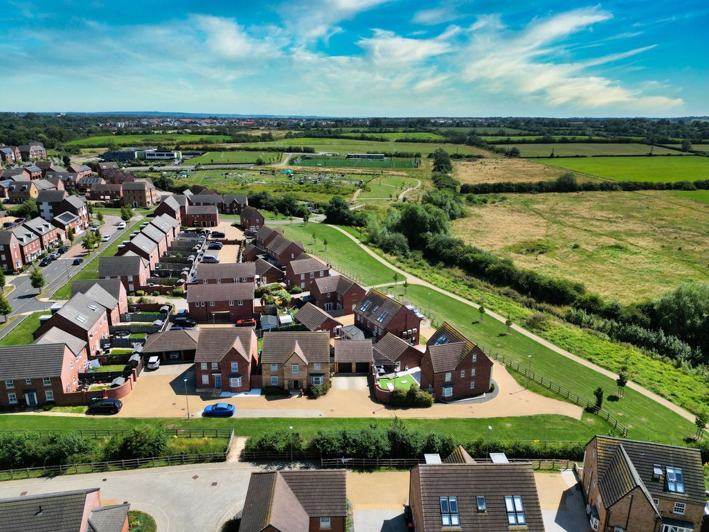 Property photo 2 of 37