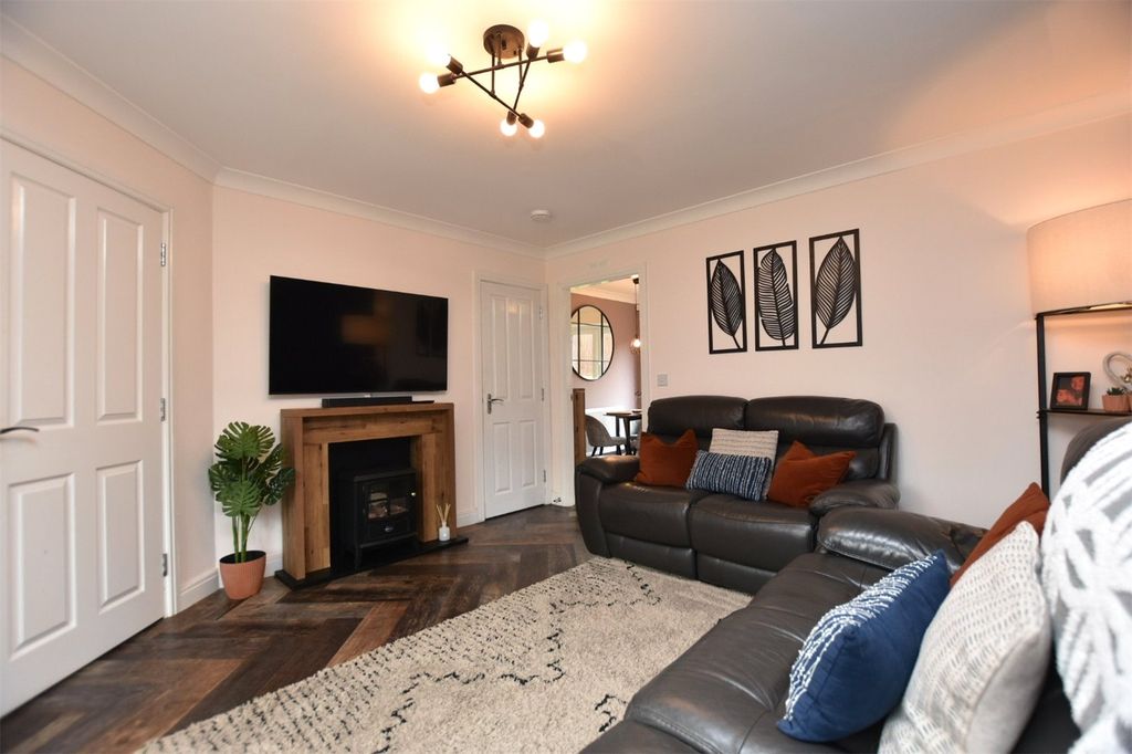 Property photo 2 of 14 Lounge