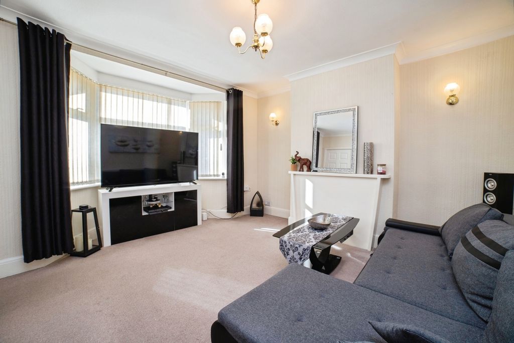 Property photo 2 of 24 Lounge