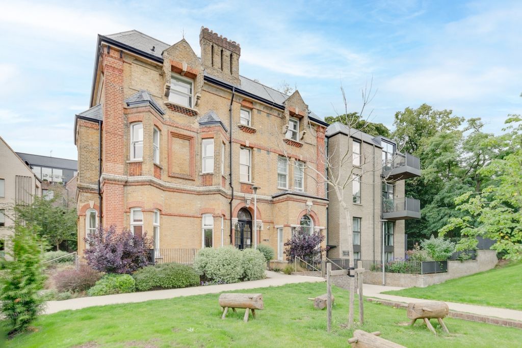 Property photo 3 of 17 2-Norton-Lees-Man...