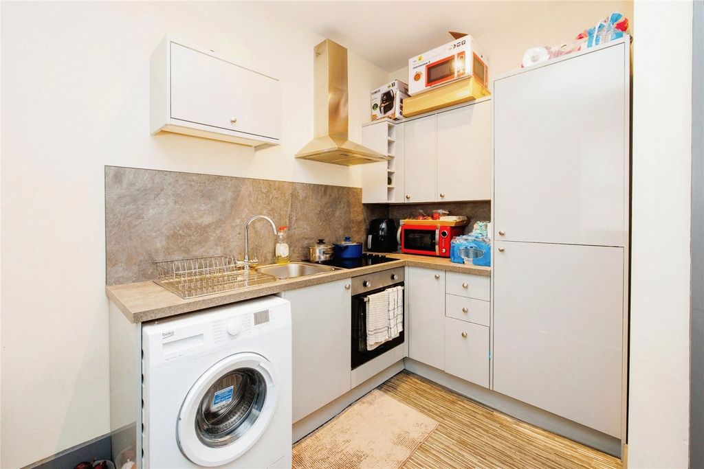 Property photo 1 of 7 Kitchen