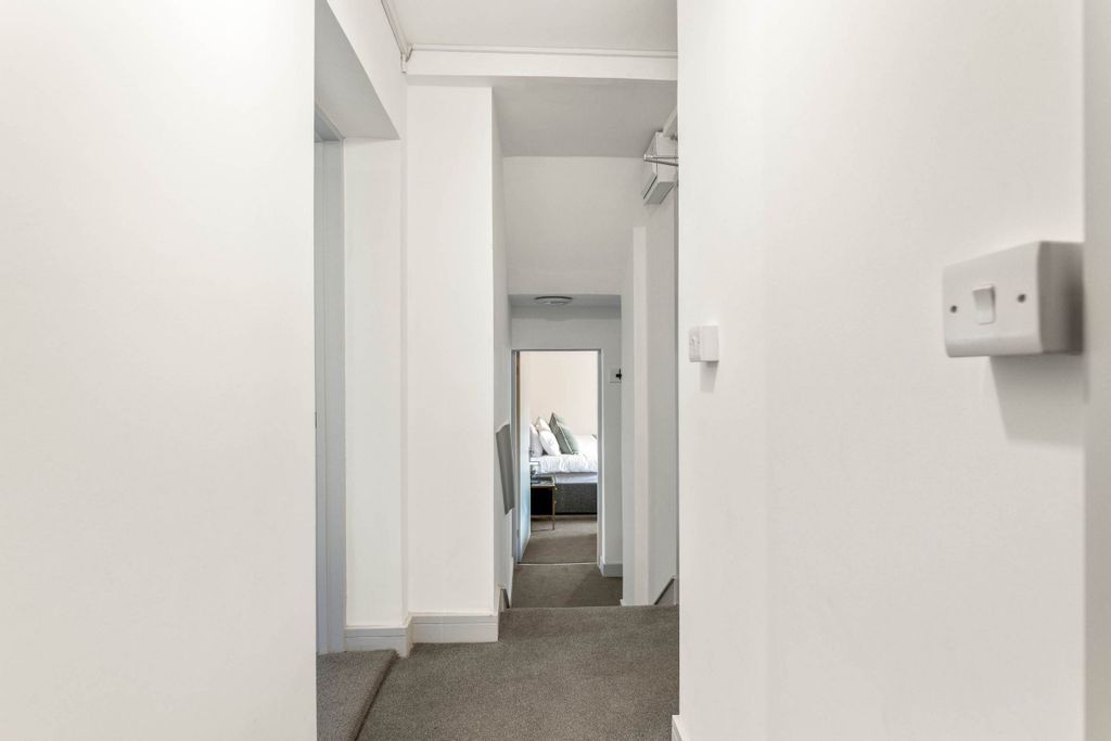 Property photo 2 of 33