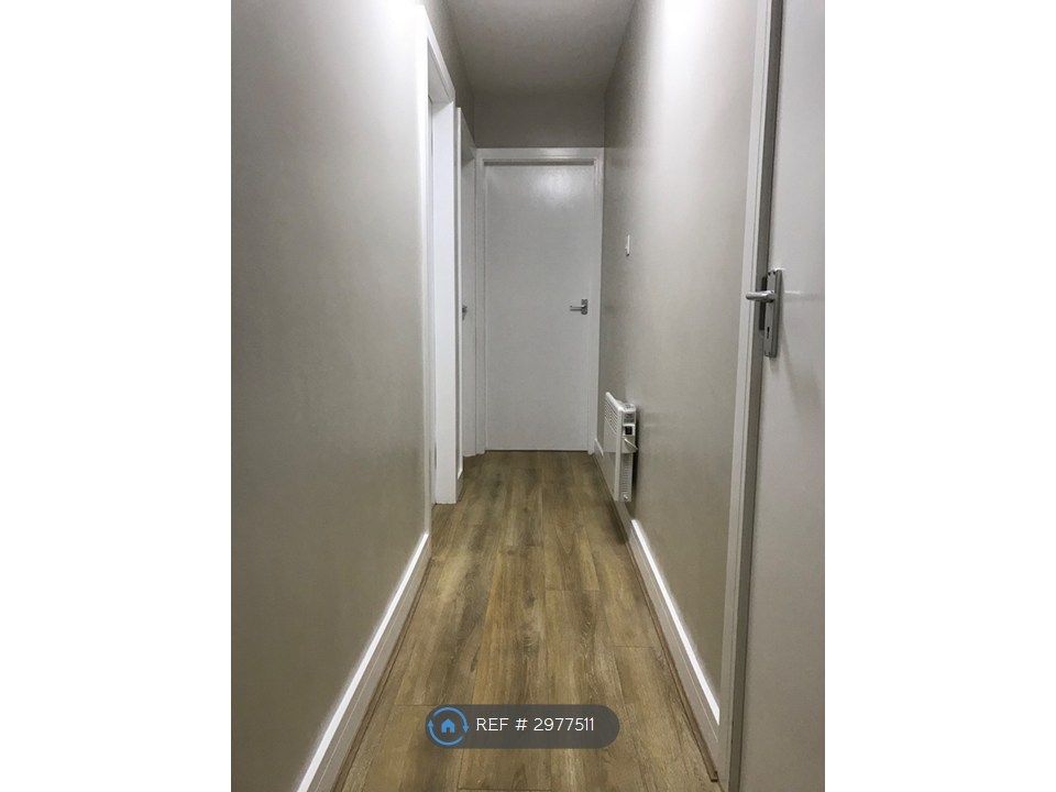 Property photo 3 of 23 Corridor