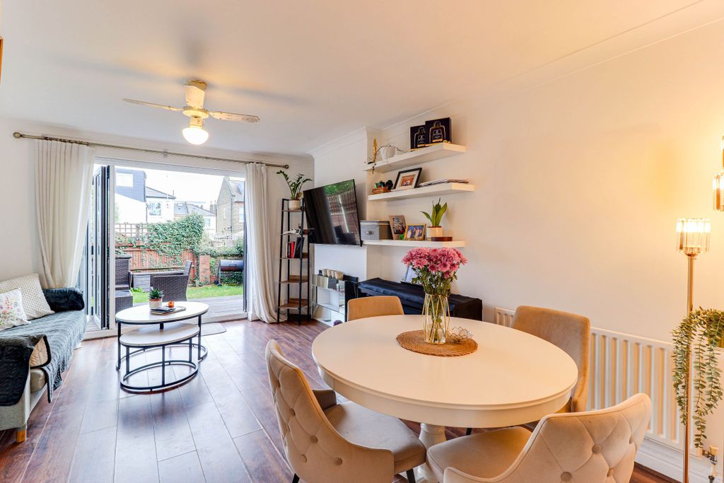 Property photo 2 of 26