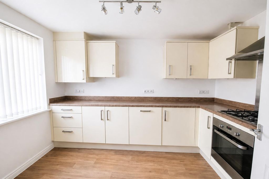 Property photo 2 of 11 Kitchen New.Png