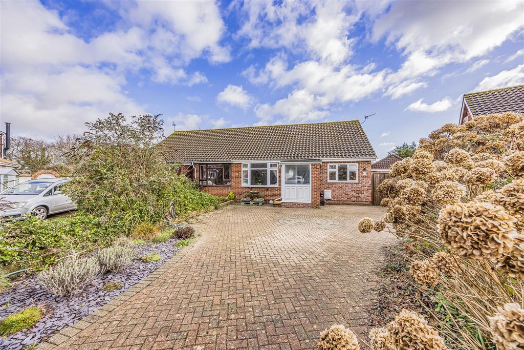 Property photo 1 of 22 38 Saltmarsh Lane, Hayling Island-Porticomarketing