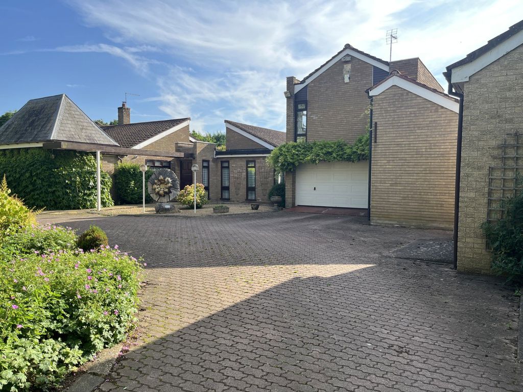 Property photo 2 of 34