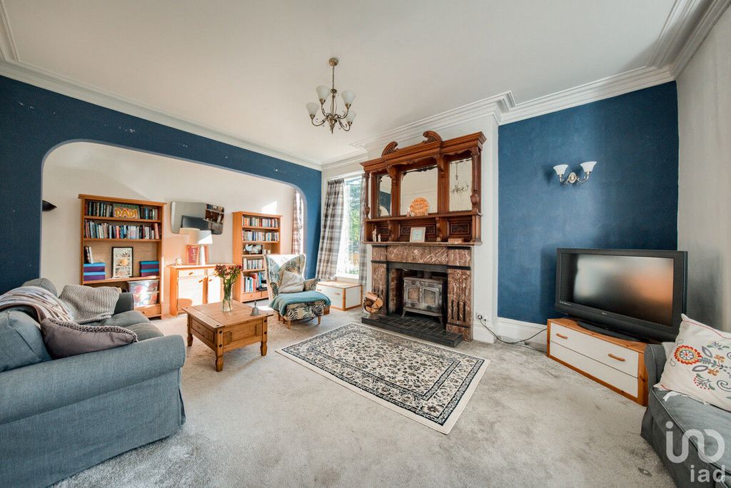 Property photo 2 of 39