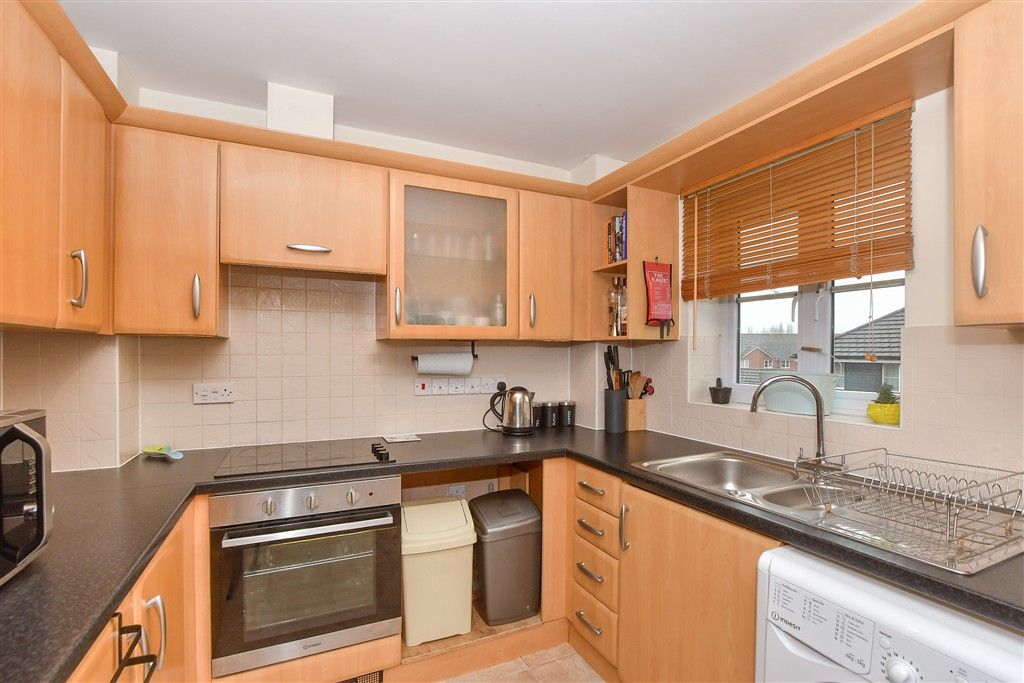 Property photo 2 of 11 Kitchen