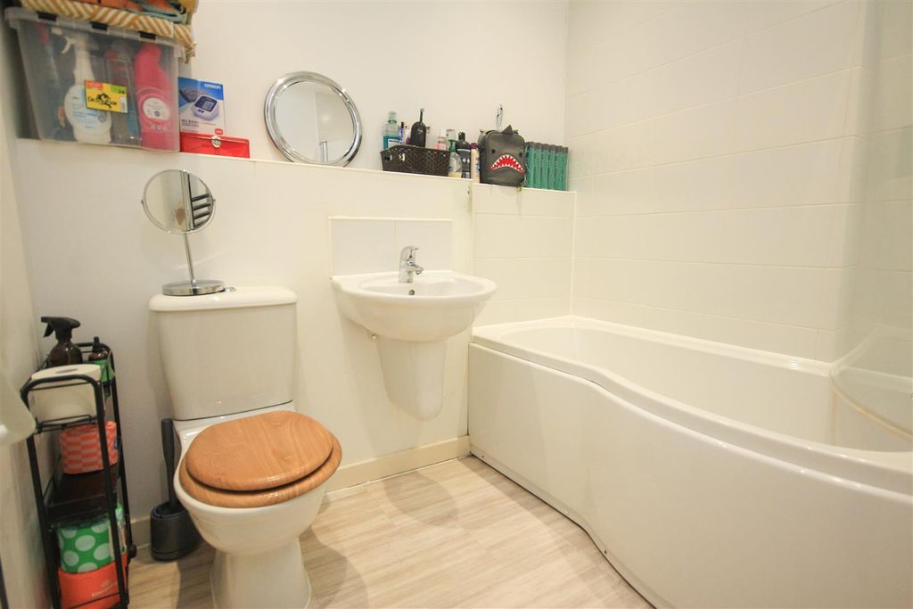 Property photo 2 of 7 Bathroom.Jpg