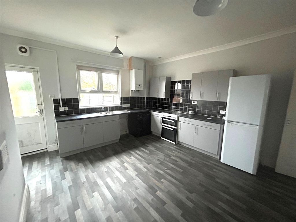 Property photo 3 of 7 Kitchen.Jpg