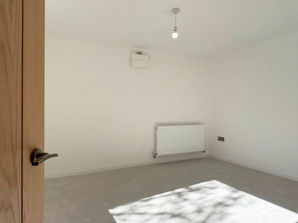 Property photo 3 of 30