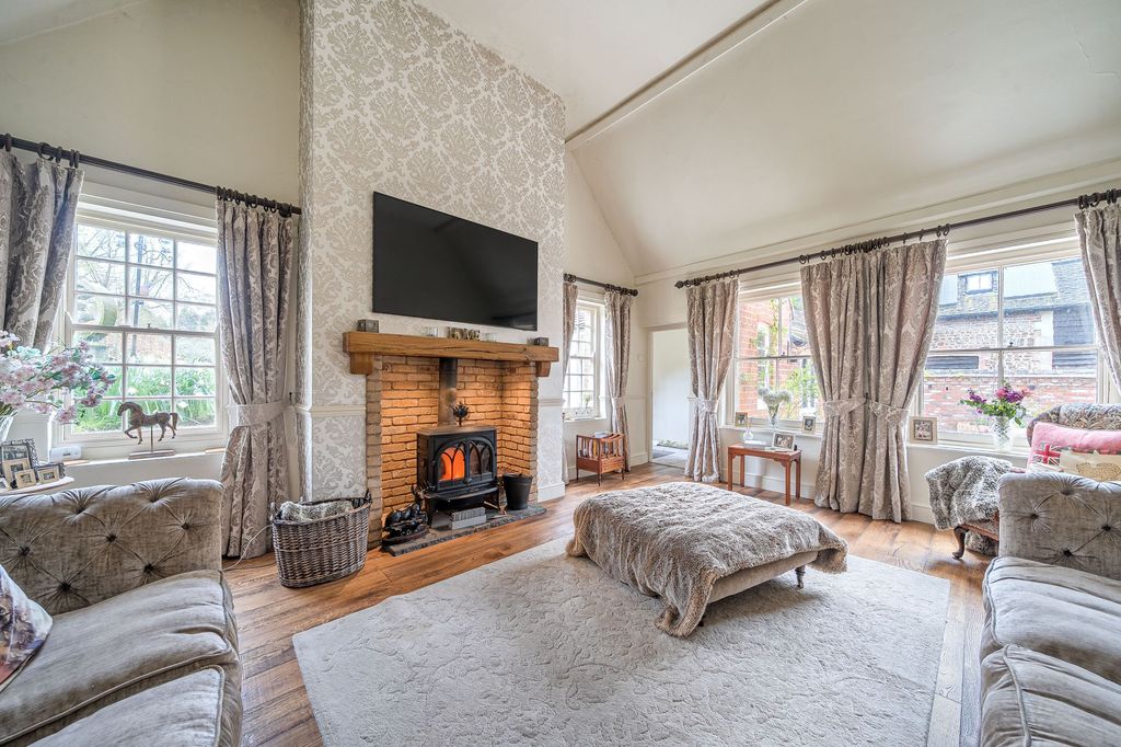 Property photo 2 of 19