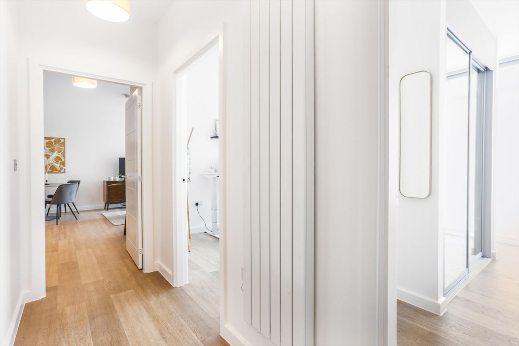 Property photo 3 of 24 Image