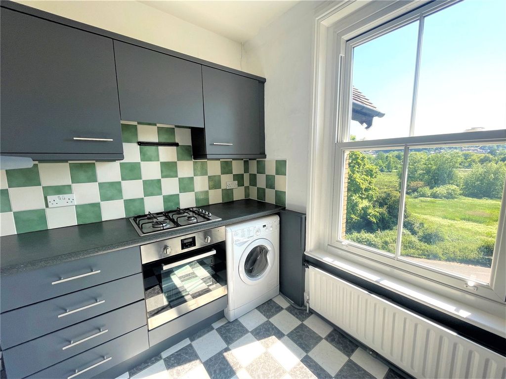 Property photo 2 of 12 Picture No. 23