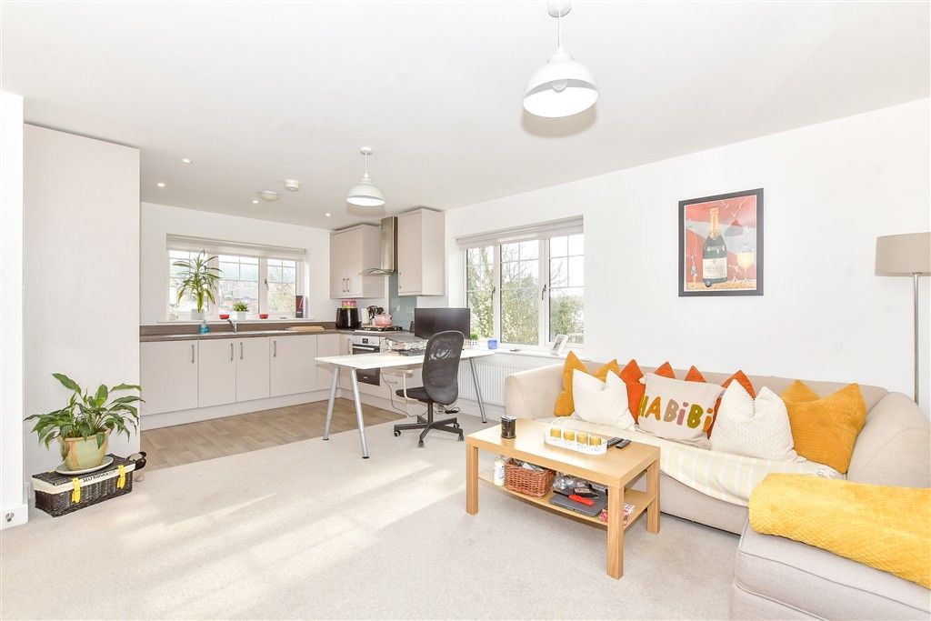 Property photo 2 of 6 Lounge/Kitchen