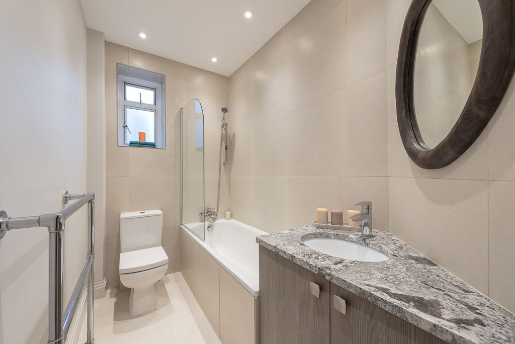 Property photo 2 of 8 Bathroom