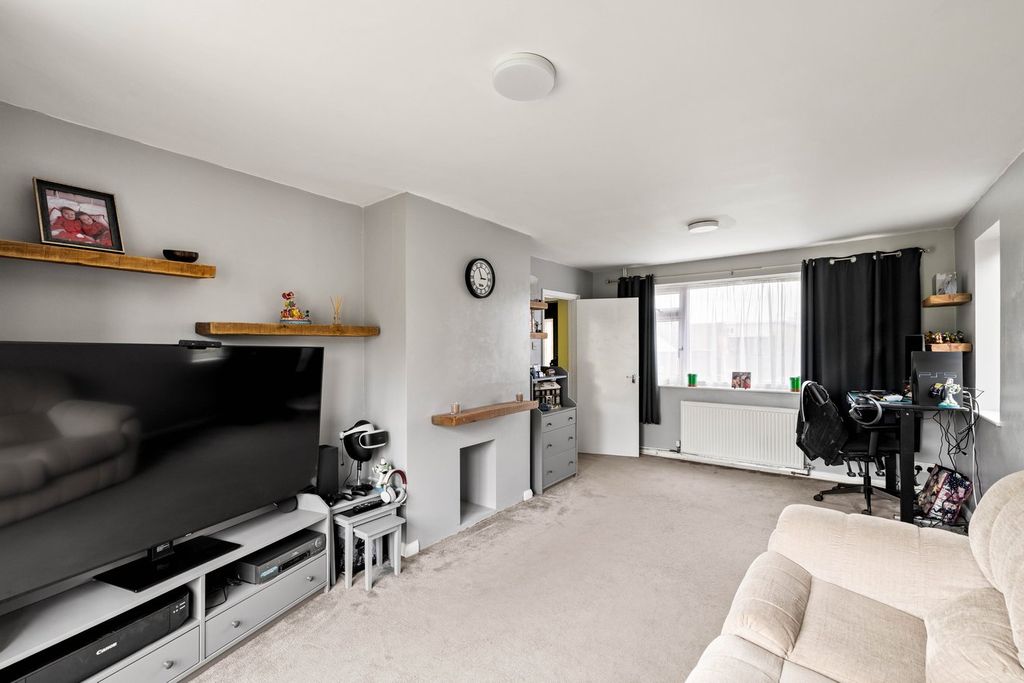 Property photo 2 of 8