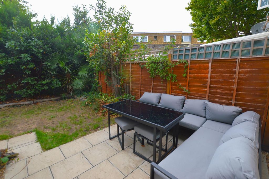 Property photo 3 of 11 93 Kneller Road New Garden.Jpg