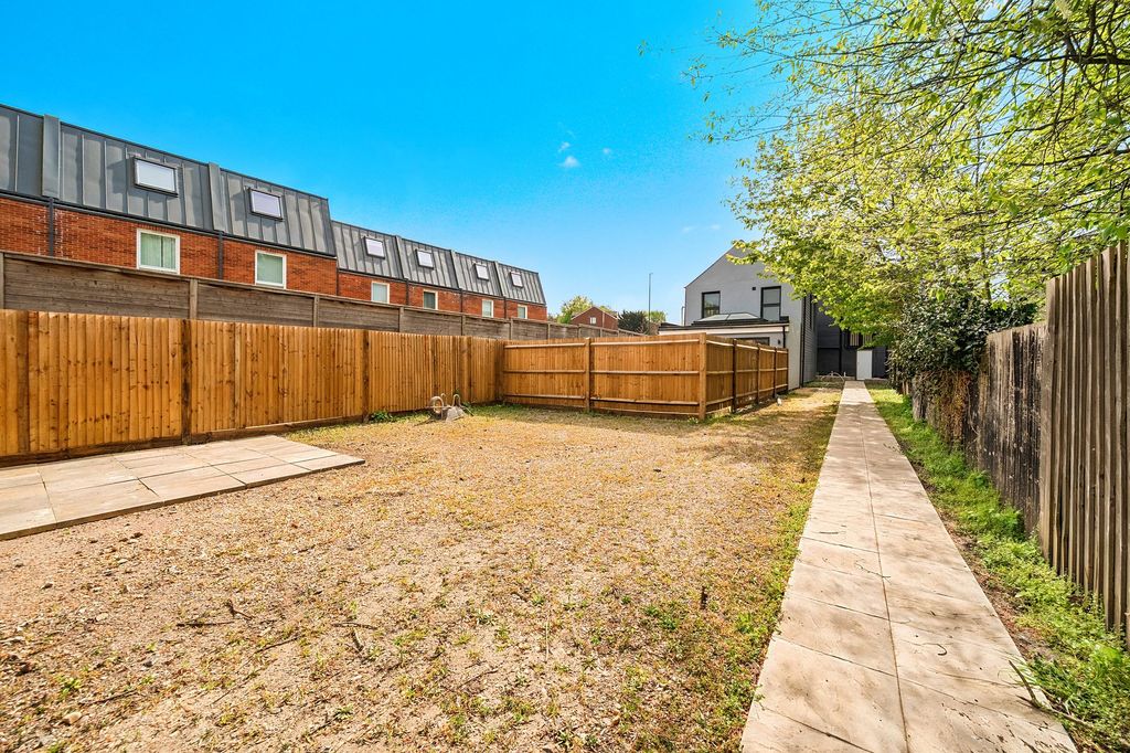 Property photo 3 of 23