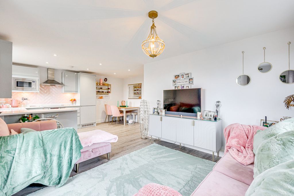 Property photo 2 of 18 4S6A0421-4S6A0427