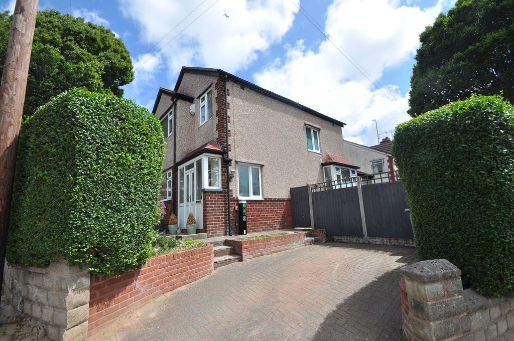 Property photo 2 of 40