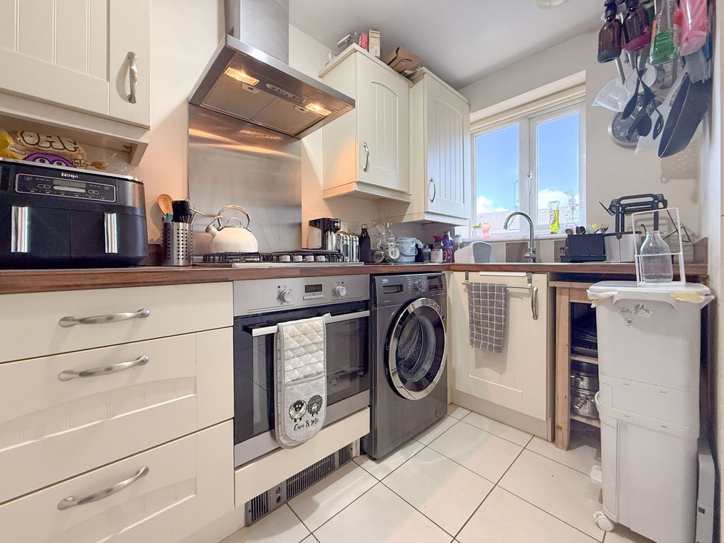 Property photo 2 of 21