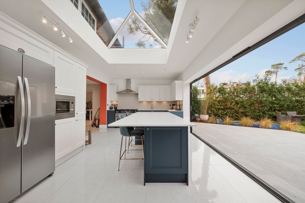 Property photo 2 of 30