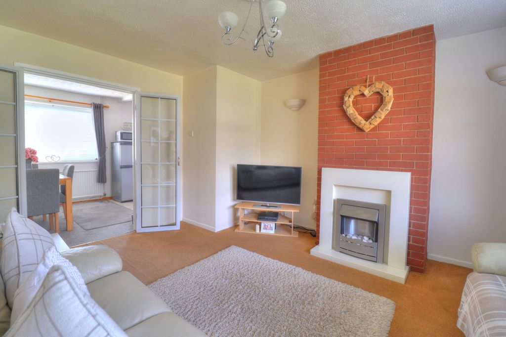 Property photo 3 of 22 Living Room