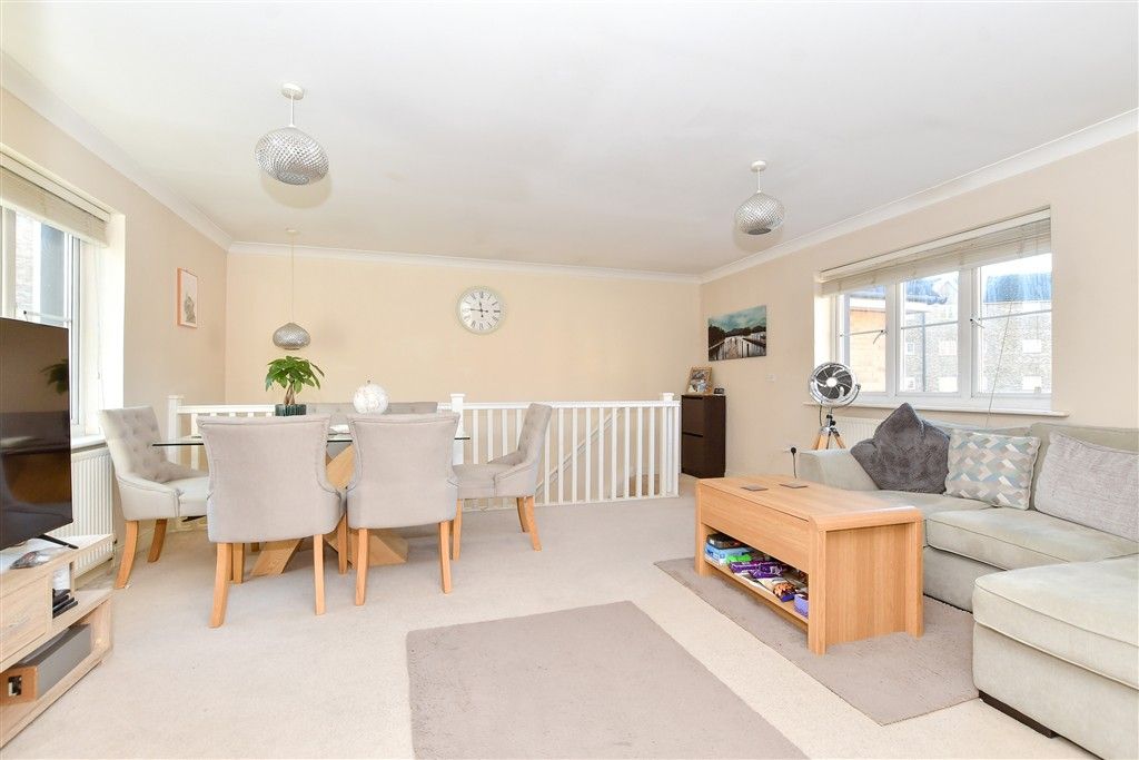 Property photo 3 of 11 Lounge/Diner