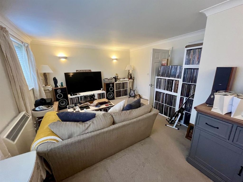 Property photo 3 of 9 Living Room