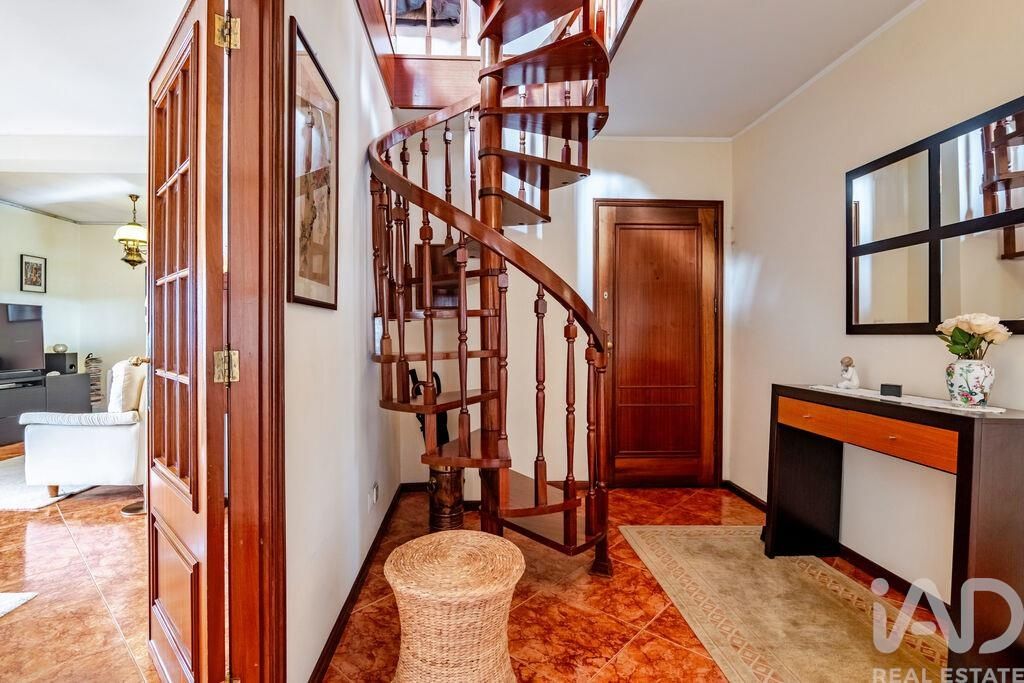 Property photo 2 of 34