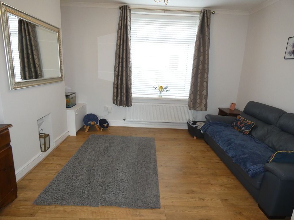 Property photo 3 of 15 Lounge