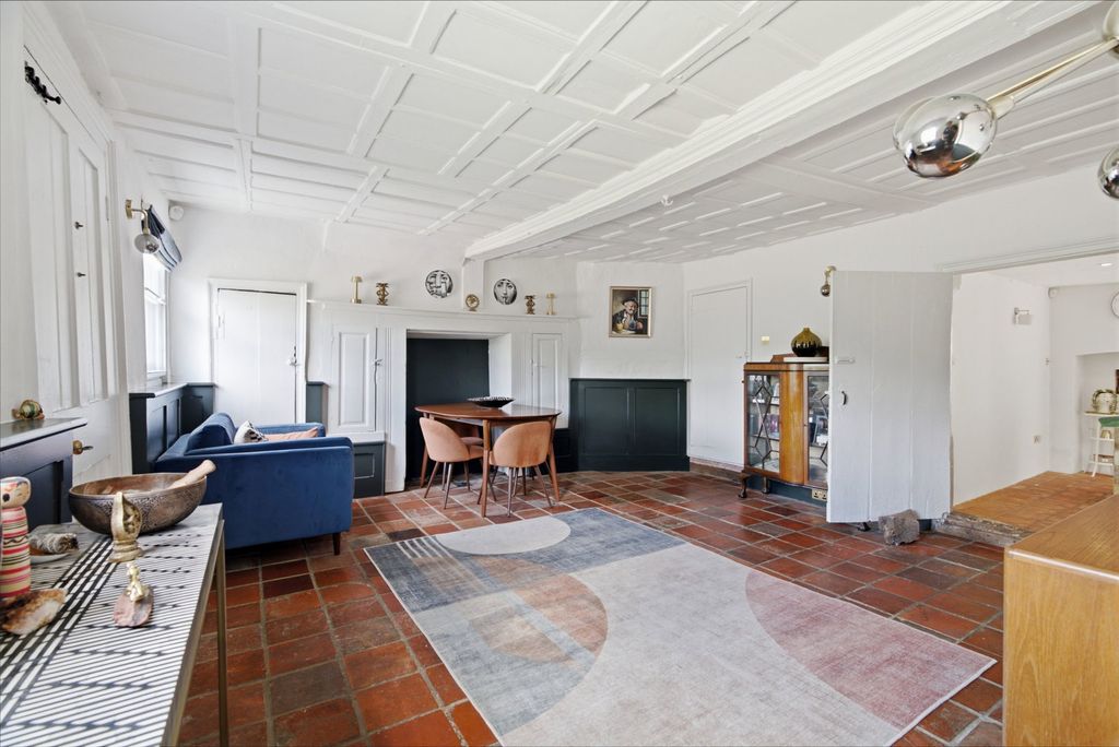 Property photo 2 of 26