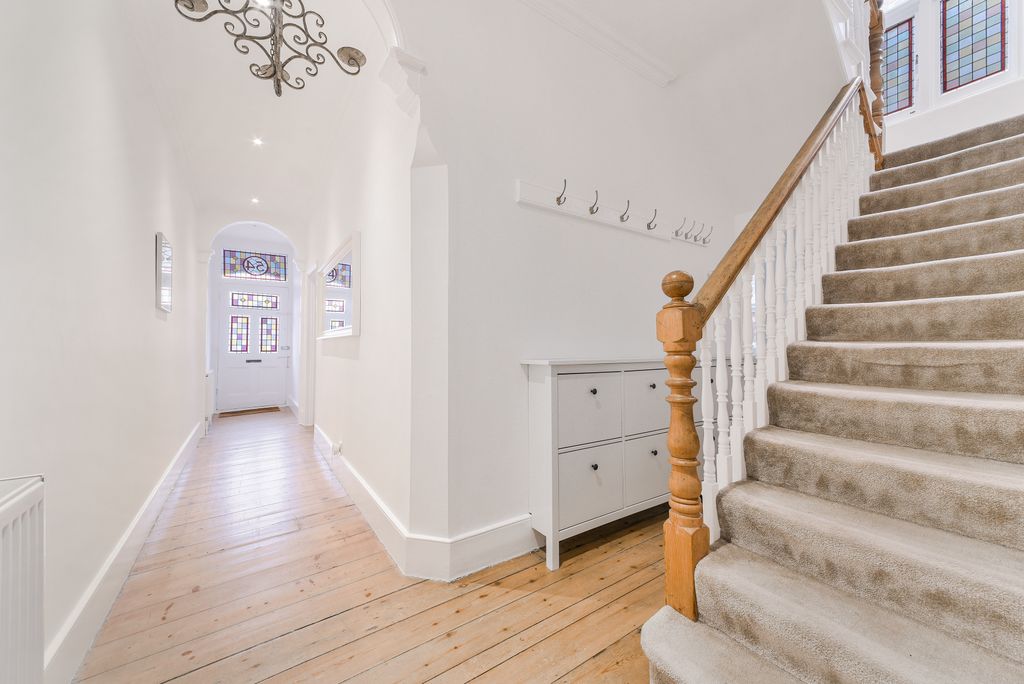 Property photo 2 of 26